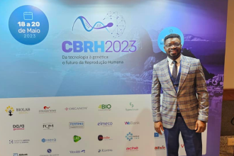 Oluwatosin Tolulope Ajidahun explica como a robótica aumenta a precisão e a segurança em procedimentos reprodutivos.