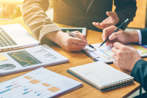 Qual é o papel da consultoria no crescimento de startups? Entenda como especialistas aceleram decisões, evitam erros e impulsionam resultados — perspectiva de Bráulio Henrique Dias Viana.