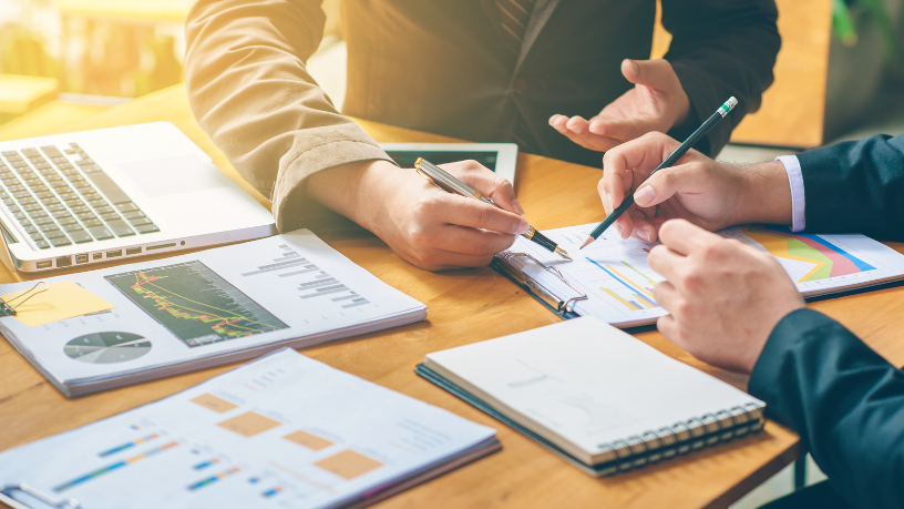 Qual é o papel da consultoria no crescimento de startups? Entenda como especialistas aceleram decisões, evitam erros e impulsionam resultados — perspectiva de Bráulio Henrique Dias Viana.