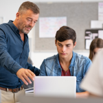 Kelsem Ricardo Rios Lima destaca o professor como mediador ativo que transforma a aula em um espaço de construção compartilhada de saberes.