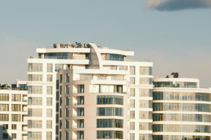 O novo IVA traz reflexos diretos nas locações de imóveis comerciais, comenta Alex Nabuco dos Santos.