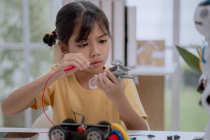 Sérgio Bento De Araújo analisa como a robótica educacional e as competições estão a transformar a tecnologia num motor de engajamento entre estudantes.